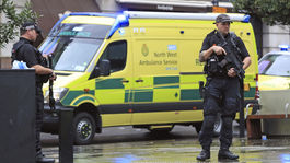 V Manchestri útočník nožom pobodal štyroch ľudí 