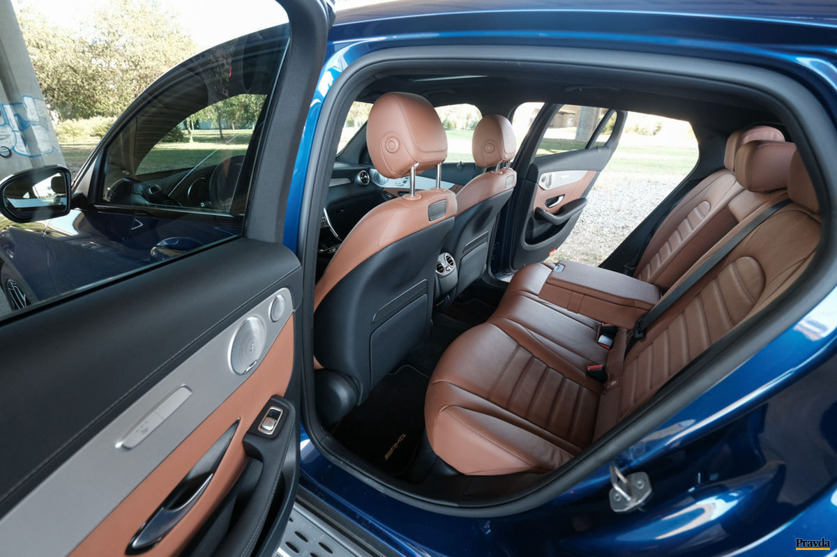 Vzadu nie je miesto na rozdávanie. Dospelí...