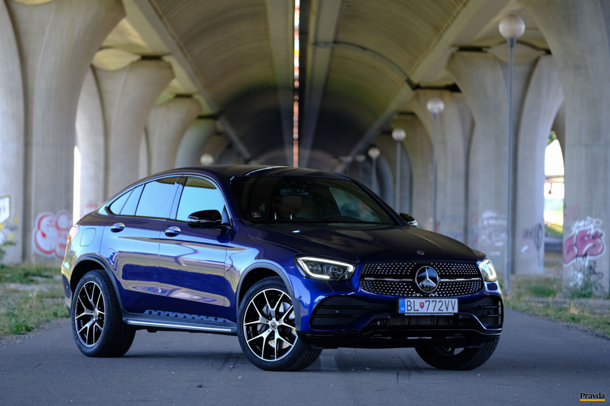 Automobil pôsobí robustne. Z diaľky sa zdá byť...