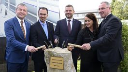 V Trenčíne poklepali základný kameň haly pre hokejovú akadémiu