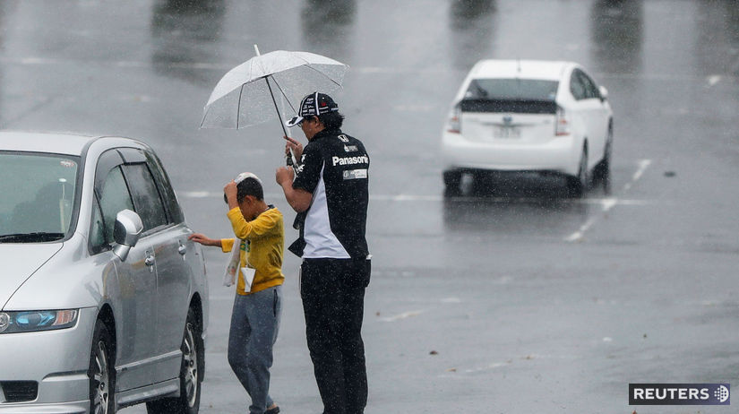 Fanúšikovia F1 v areáli okruhu v Suzuke, kde im...