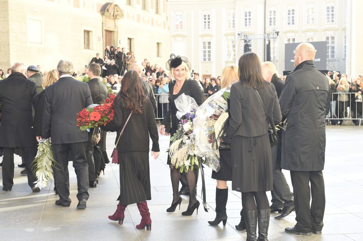 Vendula Svobodová prichádza na zádušnú omšu za...