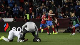 Z gamblera najlepší strelec. Kobra uštipla Angličanov a rozplakala otca