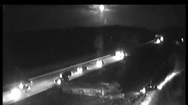 Desivá reťazová nehoda na diaľnici D1. Iskry aj plamene preťali tmu! Pozrite si video