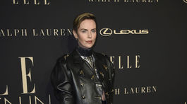 Herečka Charlize Theron v kreácii Louis Vuitton. 