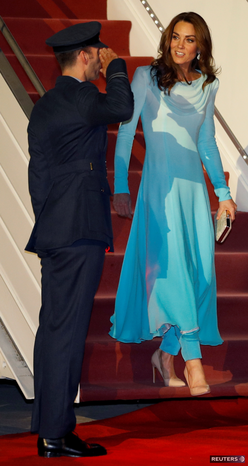 Kate a William počas príletu na návštevu...