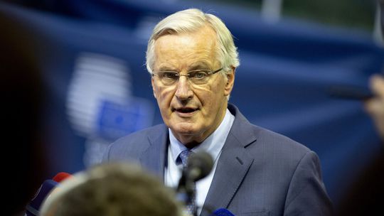 Vyjednávač EÚ pre brexit Barnier obvinil Britániu, že neplní včas svoje záväzky