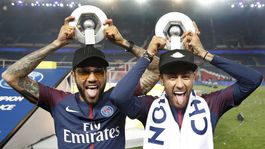 Dani Alves spomína na Paríž: Stresujúce mesto plné rasistov