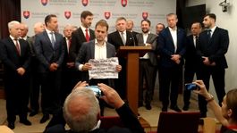 Hrá sa tu jedno obludné divadlo, povedal Fico ku Gorile. Matovič vytiahol plagát a narušil tlačovku