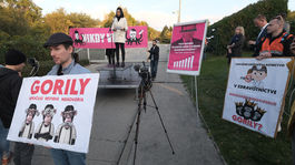 Na protest pred Haščákov dom prišlo okolo 100 ľudí