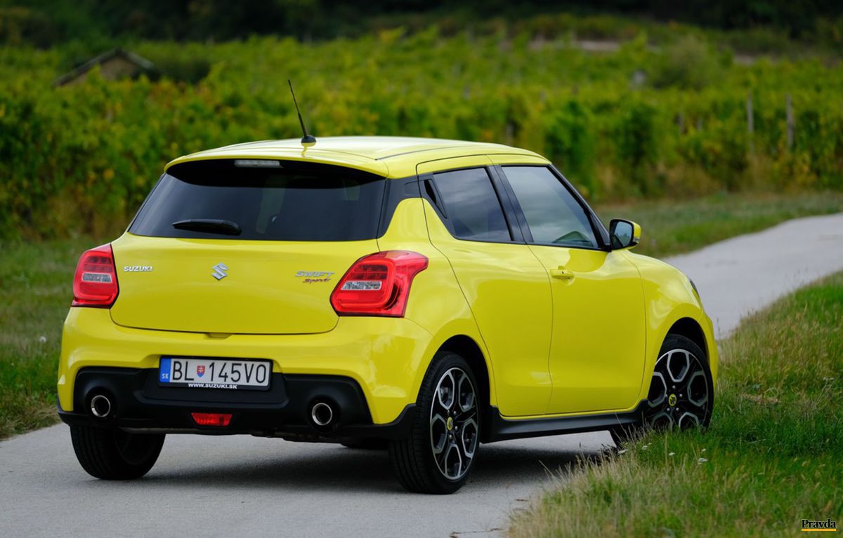 Suzuki Swift Sport má obe koncovky výfuku...