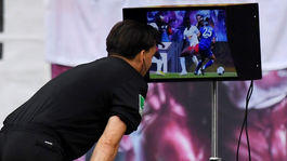 Futbal prináša radosť, video ju ničí. V Riu chcú zakázať VAR zákonom