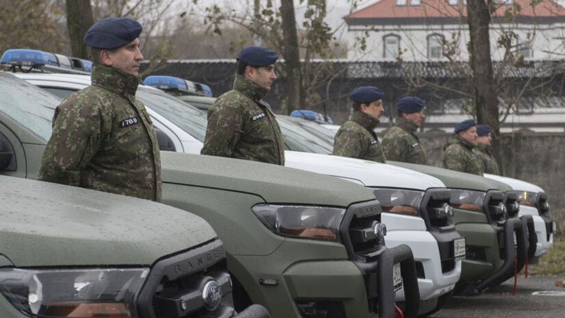 DN - vojenska-policia-terrenne-suv-auta-4-