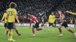 Liverpool v slávnom derby stratil prvé body. Arsenal padol u nováčika