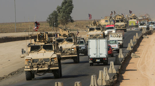 Kurdi hádzali zemiaky do amerických vojakov sťahujúcich sa do Iraku