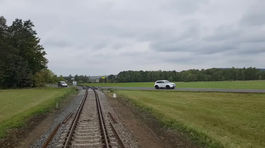 Vodiči ignorovali trúbiaci vlak, rušňovodič bol bezradný. Pozrite si video