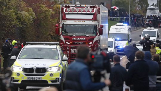V kamióne v Kente objavila polícia deväť ukrývajúcich sa migrantov