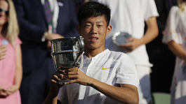 Hrbatý brúsi ázijský diamant. Údery má už ako Nišikori, ale...