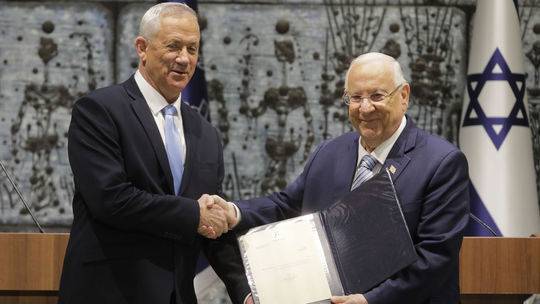 Izraelský prezident poveril zostavením vlády Bennyho Ganca
