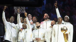 Odštartovala NBA. V tieni čínskeho hnevu, s českým lídrom Chicaga