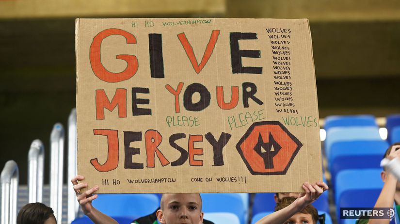 Fanúšik si žiada dres jedného z hráčov...