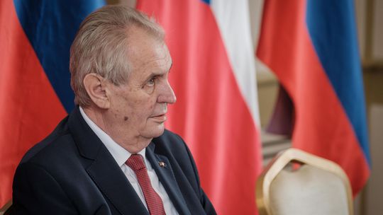 Škandál na Hrade. Prezidentská kancelária platila Zemanovi súkromné súdy, ukázal audit