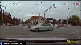 Jazda na červenú a náraz! Je toto bratislavská realita?