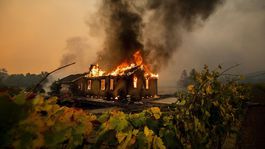 Lesné požiare v Kalifornii sa rozšírili aj do oblasti Los Angeles