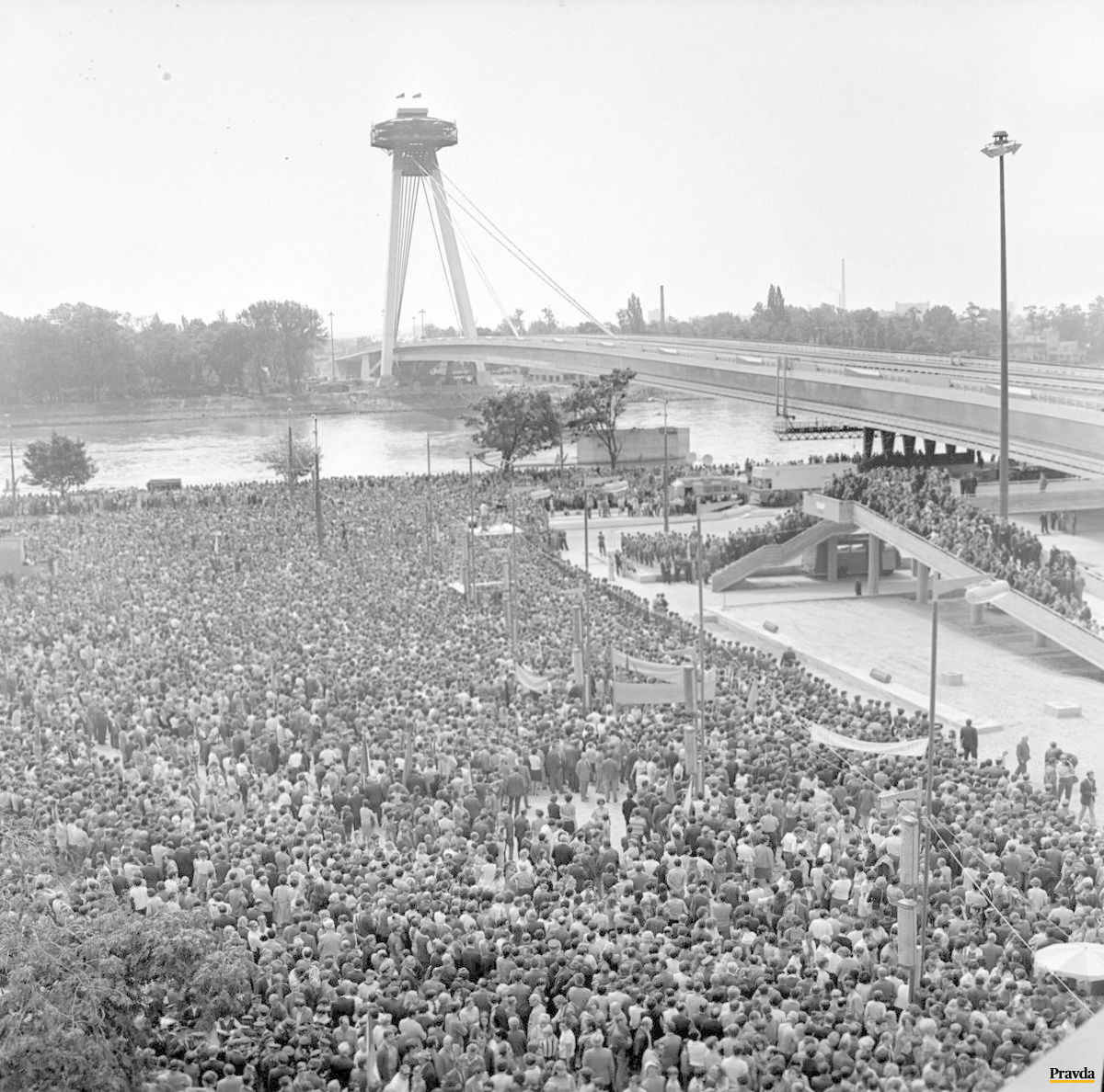 Slávnostné otvorenie Mosta SNP v auguste 1972.