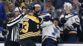 Tatar lahodne asistoval na gól. Chára doviedol Boston k vendete za finále