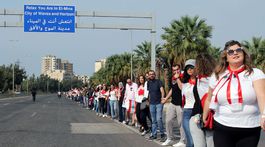 Tisíce Libanončanov vytvorilo ľudskú reťaz na podporu protivládnych protestov