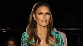 Ikonický model, výstrih po pupok, ale... Mrcha z Melrose Place ako nevydarená Lopez