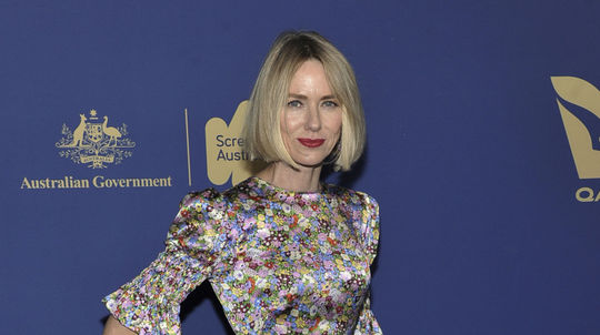 Herečka Naomi Watts sa objavila v šatách The...