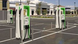 ITT: Toto je najvýkonnejšia nabíjačka na svete. Musí byť chladená kvapalinou!