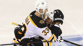 Chára mal ako prvý šesť plusiek. Predstihol Housleyho, na rade je Modano