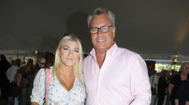 Exmanžel Brinkleyovej sa zasnúbil... Veď jeho vyvolená má toľko, čo dcéra!