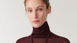 Vínová farba je skutočný tromf jesene: Máme 24 tipov do vášho šatníka