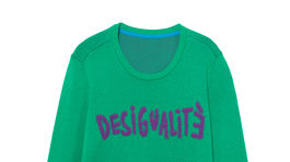 Dámsky sveter s nápisom Desigual, predáva sa za 79,95 eura. 