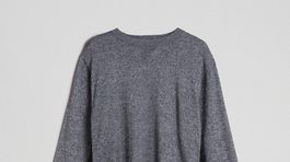 Sivý úpletový pulovér s lemom s florálnym vzorom. Predáva Twinset, info o cene v predaji. 