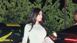 Ako nafukovacia bábika! Kardashianka servíruje krivky, ktoré sú na neuverenie
