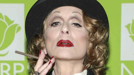 Herečka Judith Light ako Marlene Dietrich. 