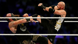 Fury je nezdolateľný. Zhodil rukavice a zničil 175-kilovú beštiu 