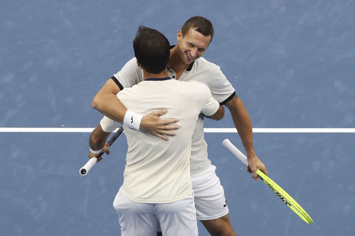 Filip Polášek (tvárou) a Ivan Dodig.