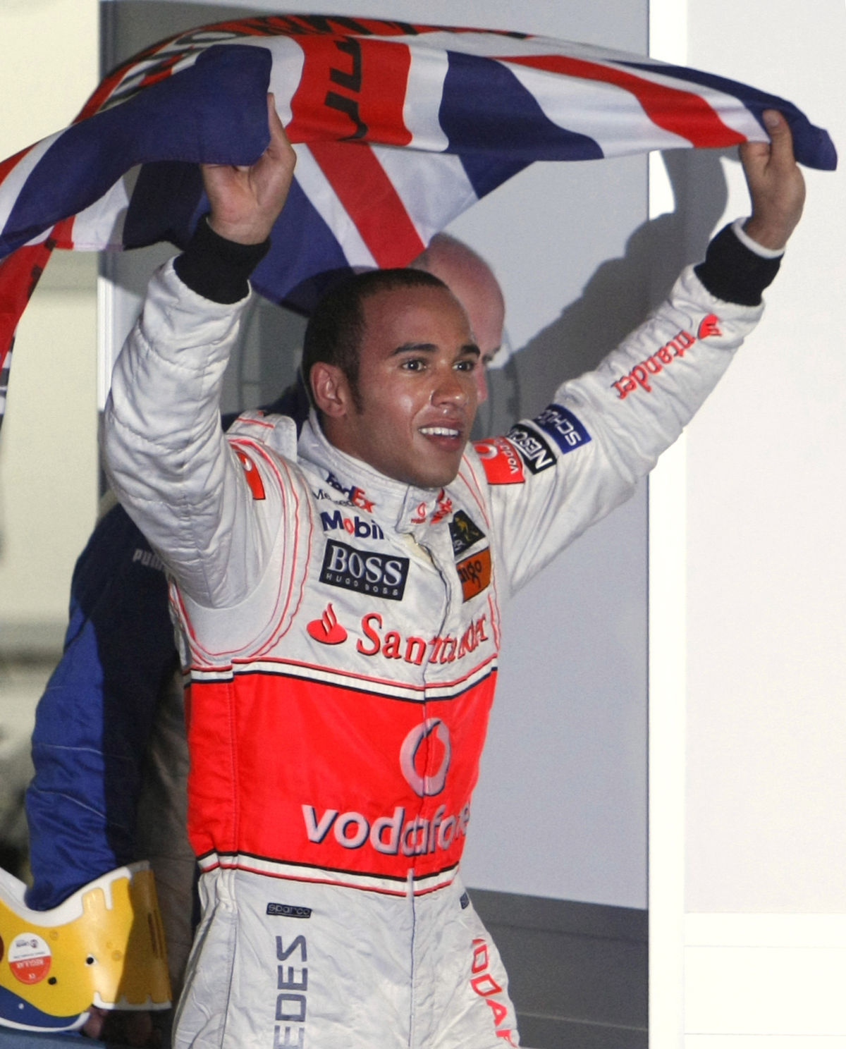 Lewis Hamilton oslavuje svoj premiérový...
