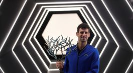 Djokovič sa vyrovnal McEnroeovi. Napriek trofeji príde o post svetovej jednotky