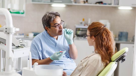 Zubári budú mať za pohotovosť minimálne 12 eur za hodinu