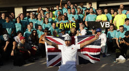 Lewis Hamilton, box