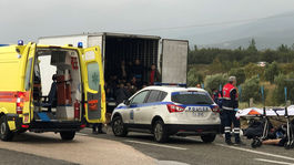 Polícia objavila v chladiarenskom návese v Grécku 41 živých migrantov