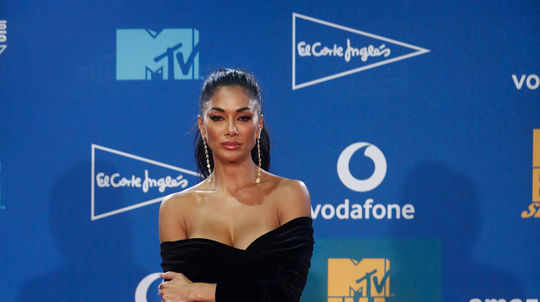 Nicole Scherzinger v zákulisí pózovala v...