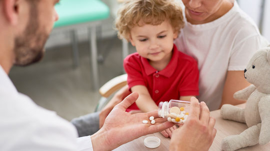 Berú deti priveľa antibiotík? Lekári nesúhlasia